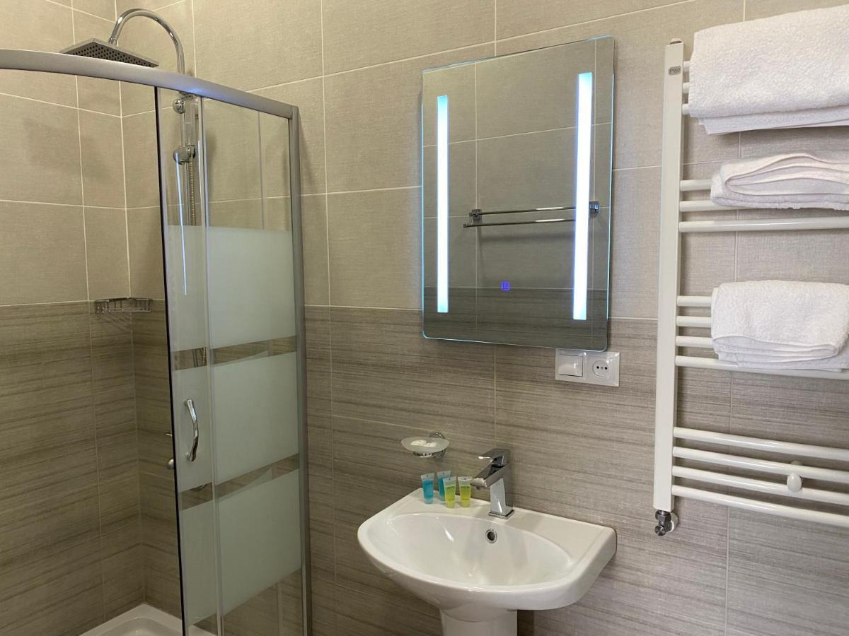 Hotel Sharl Ninotsminda ภายนอก รูปภาพ