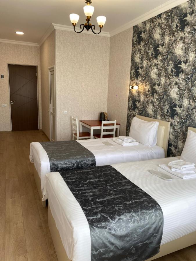 Hotel Sharl Ninotsminda ภายนอก รูปภาพ